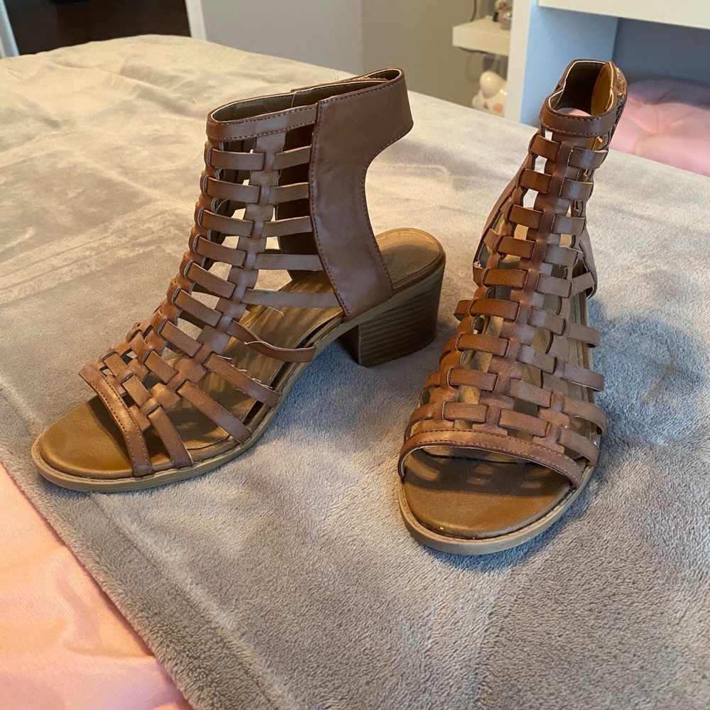 brow crossed heels